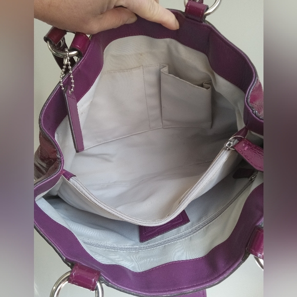 ⛔️SOLD⛔️ Coach Patent Leather Handbag – Deep Burgundy - Picture 9 of 9